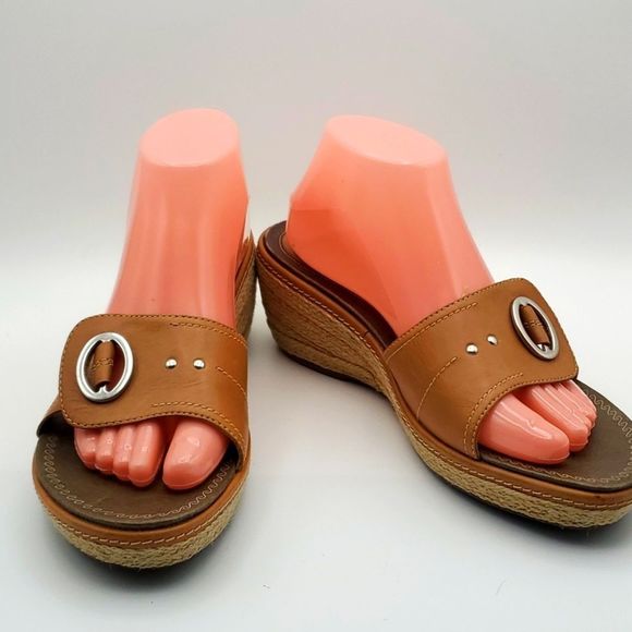 Clarks Artisan Slip In Sandals. SIZE 9.5M. S861 - Picture 1 of 9